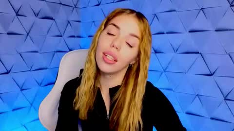 Sofie online show from 09-23-25, 02:14