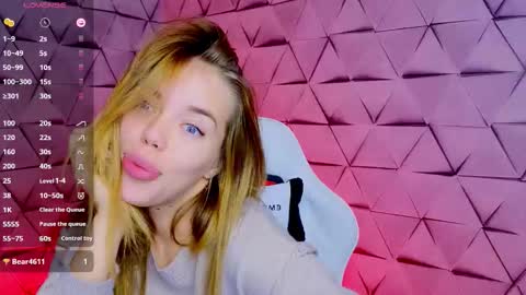 Sofie online show from 09-29-25, 02:06