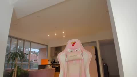 Snapshot of sofiia_pink chatting on 02-11-25, 11:01 online show from 02-11-25, 11:01