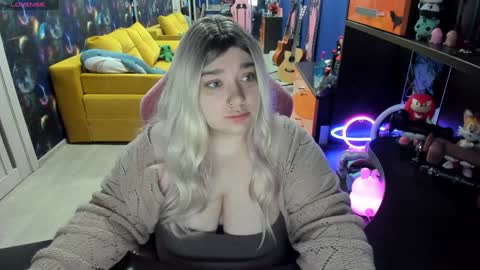 Sofie online show from 12-19-24, 02:01