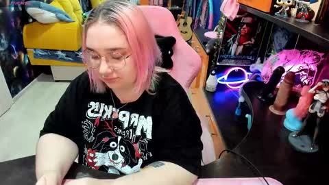 Sofie online show from 10-19-25, 02:01