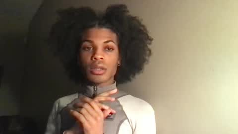 Snapshot of solaceeve chatting on 11-01-25, 11:29 SolaceEve online show from 11-01-25, 11:29