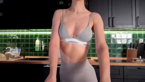 Bella online show from 01-12-26, 04:07