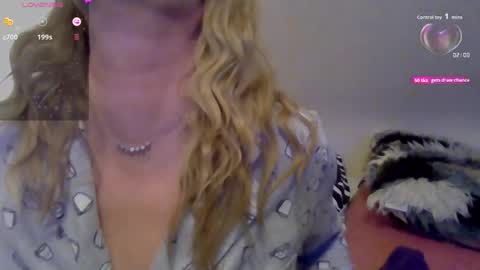 solesticia online show from 10-30-25, 01:07