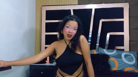 Snapshot of solevanss chatting on 11-19-25, 03:56 Sol Evans online show from 11-19-25, 03:56