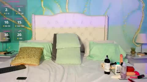Snapshot of solwynne chatting on 09-15-25, 11:05 solwynne online show from 09-15-25, 11:05