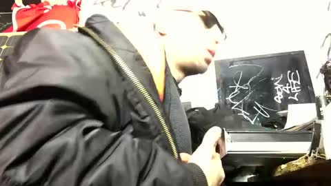 Snapshot of son_e_blacc chatting on 12-19-24, 08:45 Soni online show from 12-19-24, 08:45