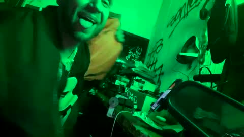 Snapshot of son_e_blacc chatting on 01-17-25, 11:59 Soni online show from 01-17-25, 11:59
