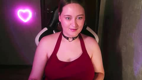 Snapshot of sonibear chatting on 09-12-25, 10:32 OksiFels online show from 09-12-25, 10:32