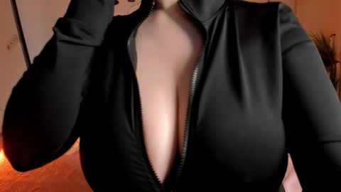 SONIA online show from 11-26-25, 02:18