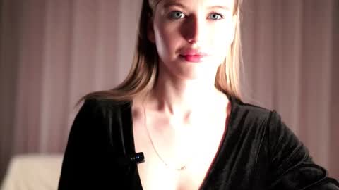 Snapshot of soomento chatting on 12-16-25, 02:22 Mona Wice online show from 12-16-25, 02:22