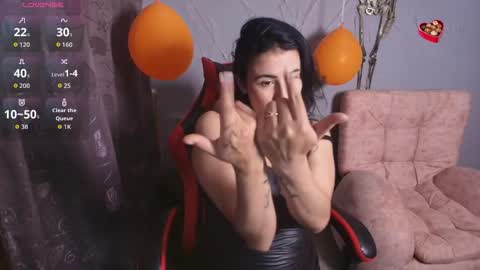 Sophi Tay online show from 10-18-25, 01:19