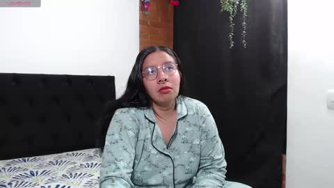 Snapshot of sophia_666_ chatting on 02-21-25, 04:07 Sophia online show from 02-21-25, 04:07