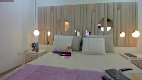 sophia_angel_ online show from 09-25-25, 08:56