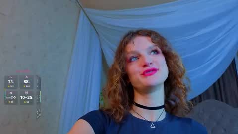 Snapshot of sophia_dreamy chatting on 10-10-25, 01:26 Sophia online show from 10-10-25, 01:26