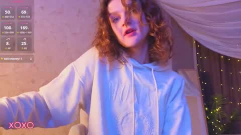 Snapshot of sophia_dreamy chatting on 11-16-25, 01:44 Sophia online show from 11-16-25, 01:44