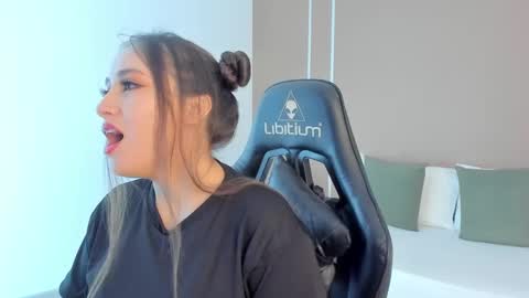 S O P H I A online show from 10-11-25, 12:36