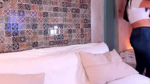 Snapshot of sophia_wilsonn_ chatting on 02-21-25, 11:01 Sofi online show from 02-21-25, 11:01