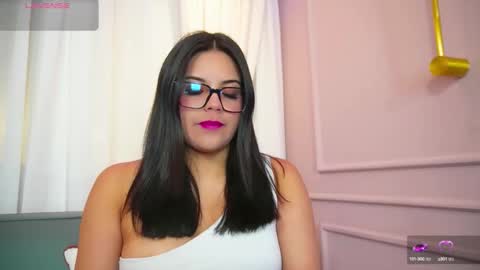 Snapshot of sophia_wilsonn_ chatting on 09-19-25, 11:11 Sofi online show from 09-19-25, 11:11