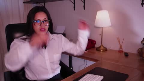 Snapshot of sophia_wilsonn_ chatting on 09-23-25, 11:57 Sofi online show from 09-23-25, 11:57