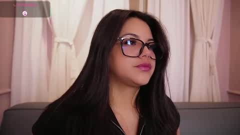 Snapshot of sophia_wilsonn_ chatting on 10-23-25, 11:09 Sofi online show from 10-23-25, 11:09