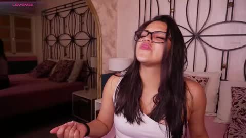 Snapshot of sophia_wilsonn_ chatting on 12-05-25, 11:19 Sofi online show from 12-05-25, 11:19