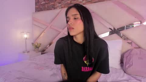 Sophia Paris online show from 10-15-25, 03:17