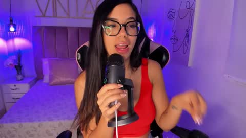 Sophie Hill  online show from 10-20-25, 08:42