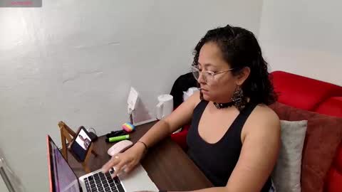 sophiaburton online show from 09-29-25, 10:47