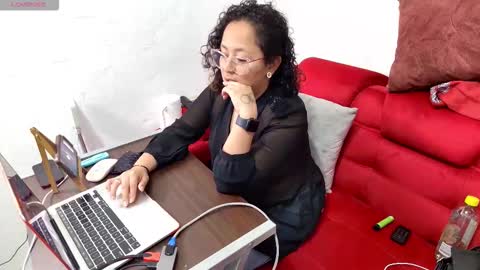 sophiaburton online show from 10-03-25, 10:40
