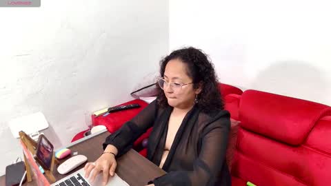 sophiaburton online show from 10-06-25, 09:56