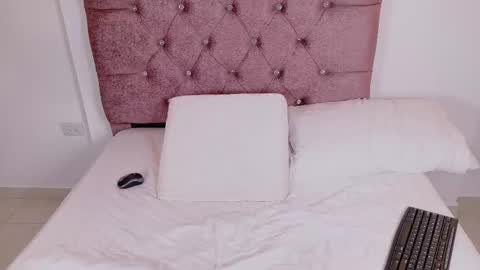 Sophia online show from 11-20-25, 01:11