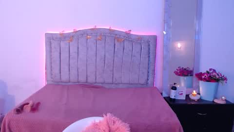 Snapshot of sophiadamx chatting on 12-19-25, 05:14 Sophiee online show from 12-19-25, 05:14