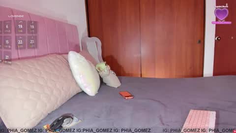 Snapshot of sophiaparker_ chatting on 11-12-25, 11:43 online show from 11-12-25, 11:43