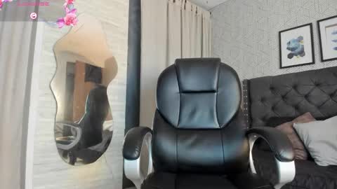 sophie__blare online show from 10-17-25, 07:16