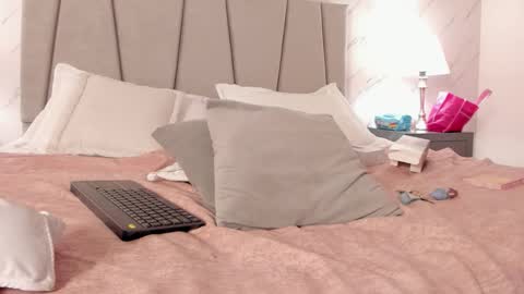 SOPHIE online show from 09-16-25, 09:38