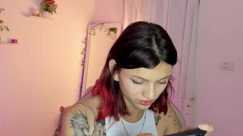 Snapshot of sophie_dolly_ chatting on 01-10-25, 04:44 sophie doll online show from 01-10-25, 04:44