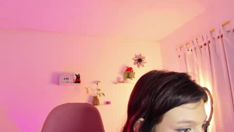 Snapshot of sophie_dolly_ chatting on 01-11-25, 11:56 sophie doll online show from 01-11-25, 11:56
