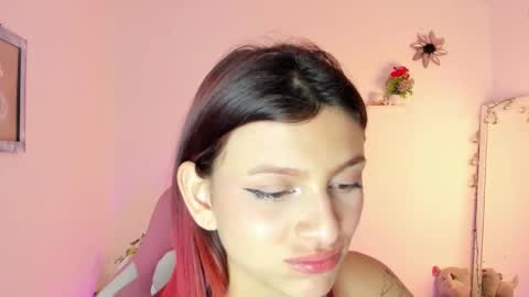 Snapshot of sophie_dolly_ chatting on 01-15-25, 10:24 sophie doll online show from 01-15-25, 10:24