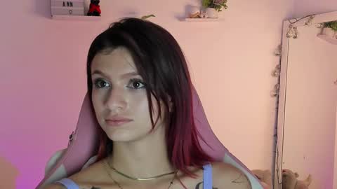 Snapshot of sophie_dolly_ chatting on 01-17-25, 12:20 sophie doll online show from 01-17-25, 12:20