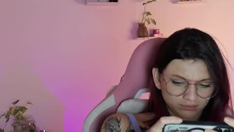 Snapshot of sophie_dolly_ chatting on 01-17-25, 03:23 sophie doll online show from 01-17-25, 03:23