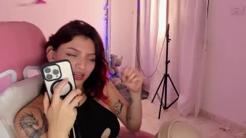 Snapshot of sophie_dolly_ chatting on 01-21-25, 11:13 sophie doll online show from 01-21-25, 11:13