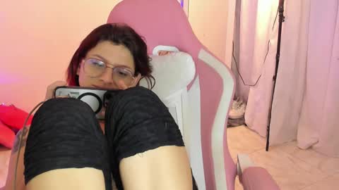 Snapshot of sophie_dolly_ chatting on 01-24-25, 06:57 sophie doll online show from 01-24-25, 06:57