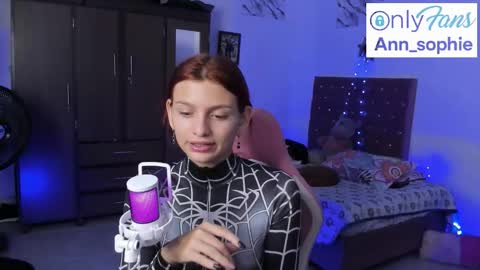 Snapshot of sophie_dolly_ chatting on 10-28-25, 08:11 sophie doll online show from 10-28-25, 08:11