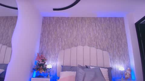 sophie online show from 12-20-25, 12:01