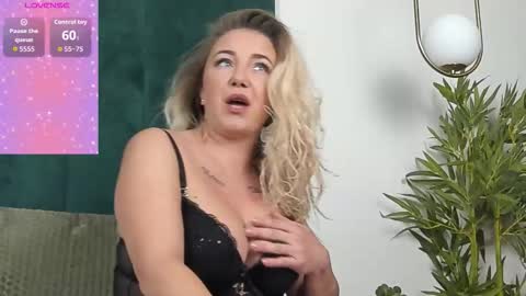 sophie_maeve online show from 10-15-25, 04:12