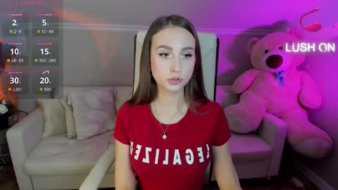 Snapshot of sophie_rocks chatting on 11-14-25, 09:30 Sophie online show from 11-14-25, 09:30