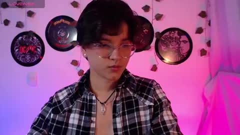 Snapshot of sophie_ross1 chatting on 10-29-25, 01:08 sophie_ross1 online show from 10-29-25, 01:08