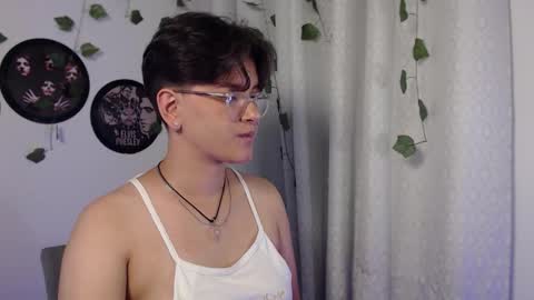 Snapshot of sophie_ross1 chatting on 11-20-25, 01:17 sophie_ross1 online show from 11-20-25, 01:17