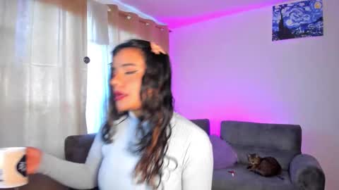 Snapshot of sophie_t_ chatting on 10-28-25, 12:19 Sofia online show from 10-28-25, 12:19